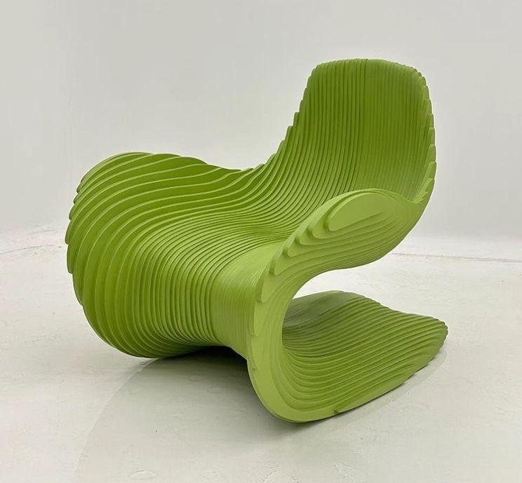 Cadeira autoral de design escultural